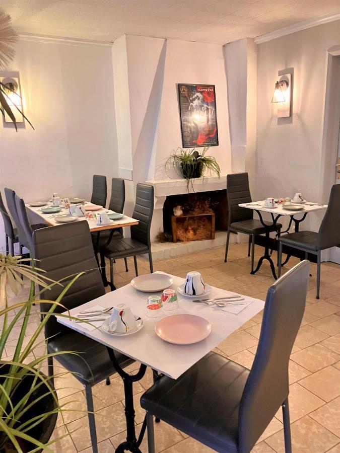 Hotel Lou Marques Saintes-Maries-de-la-Mer Bagian luar foto