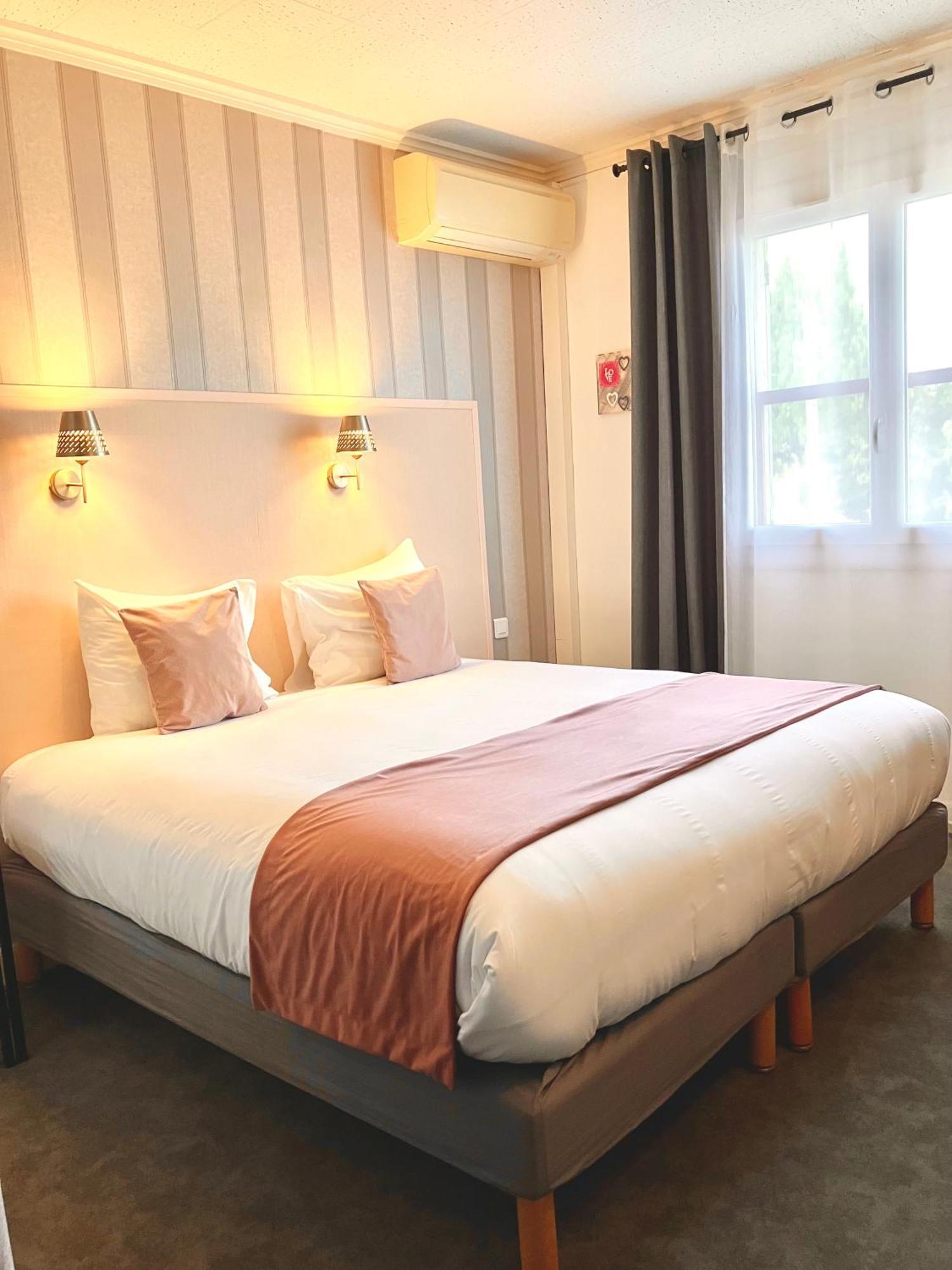 Hotel Lou Marques Saintes-Maries-de-la-Mer Bagian luar foto