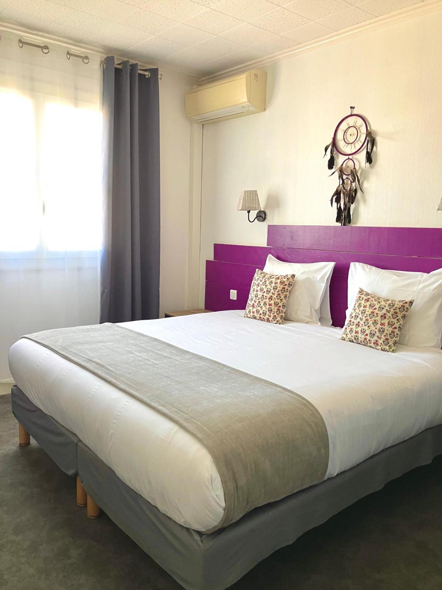 Hotel Lou Marques Saintes-Maries-de-la-Mer Bagian luar foto