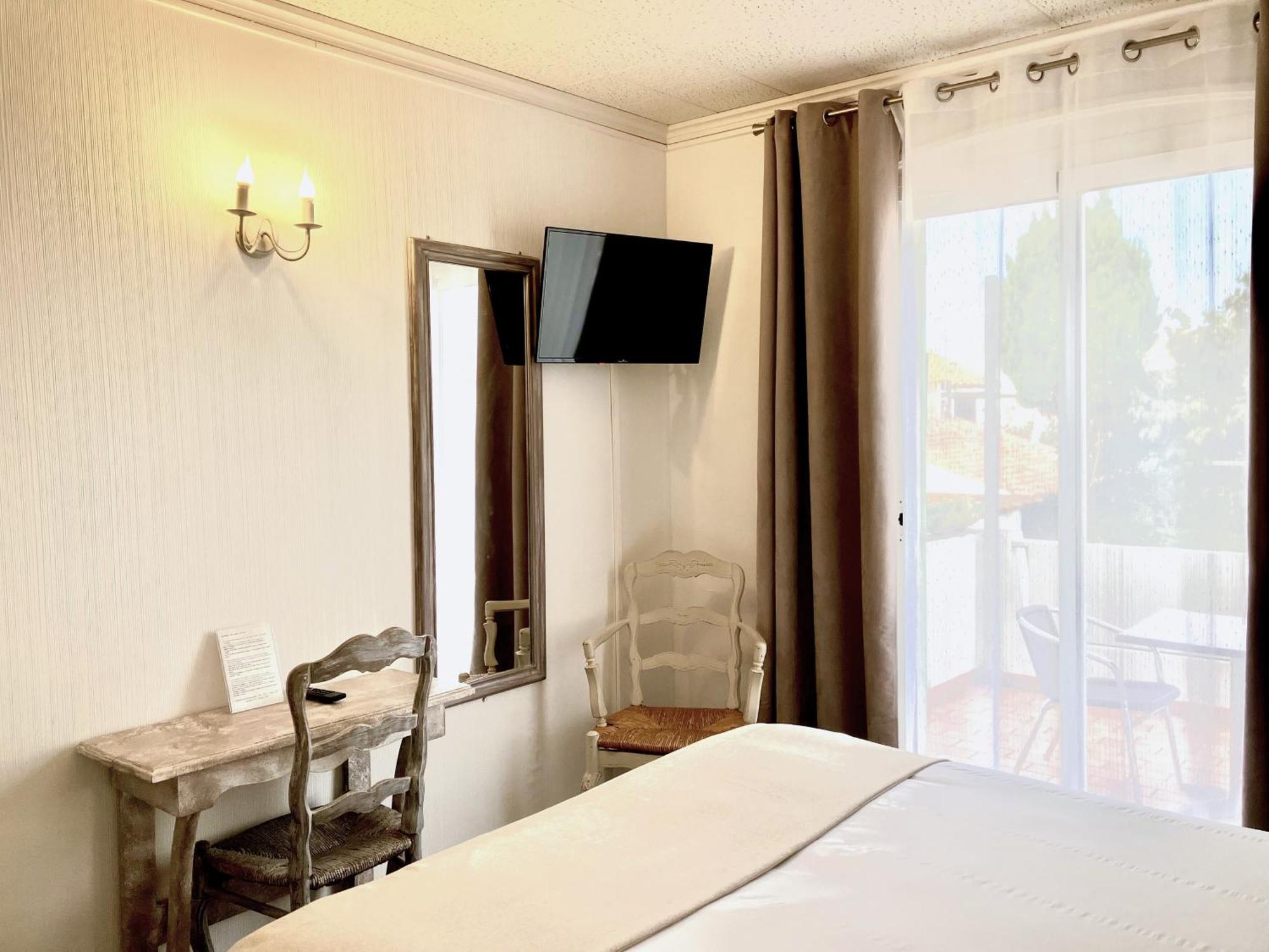 Hotel Lou Marques Saintes-Maries-de-la-Mer Bagian luar foto