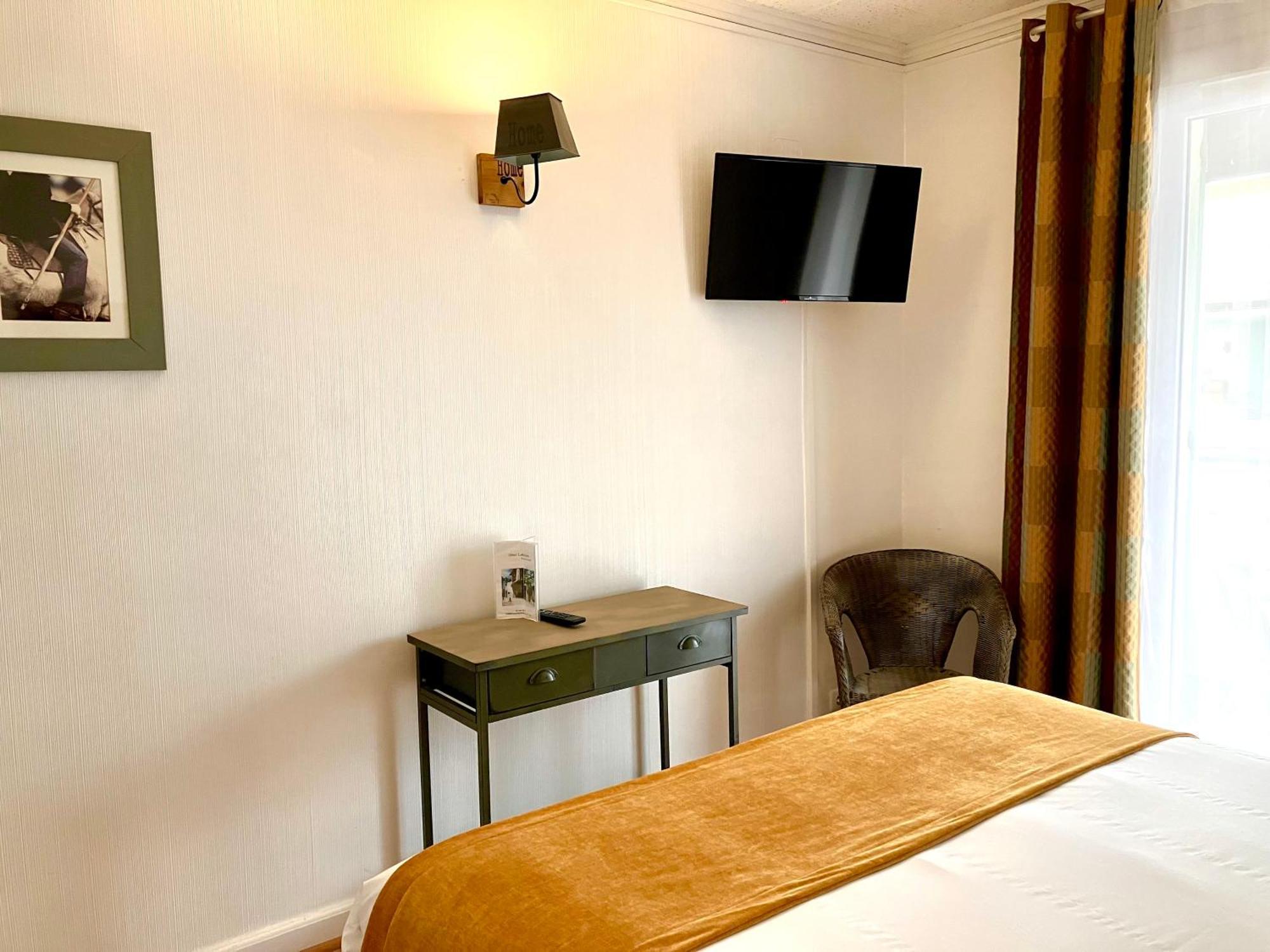Hotel Lou Marques Saintes-Maries-de-la-Mer Bagian luar foto