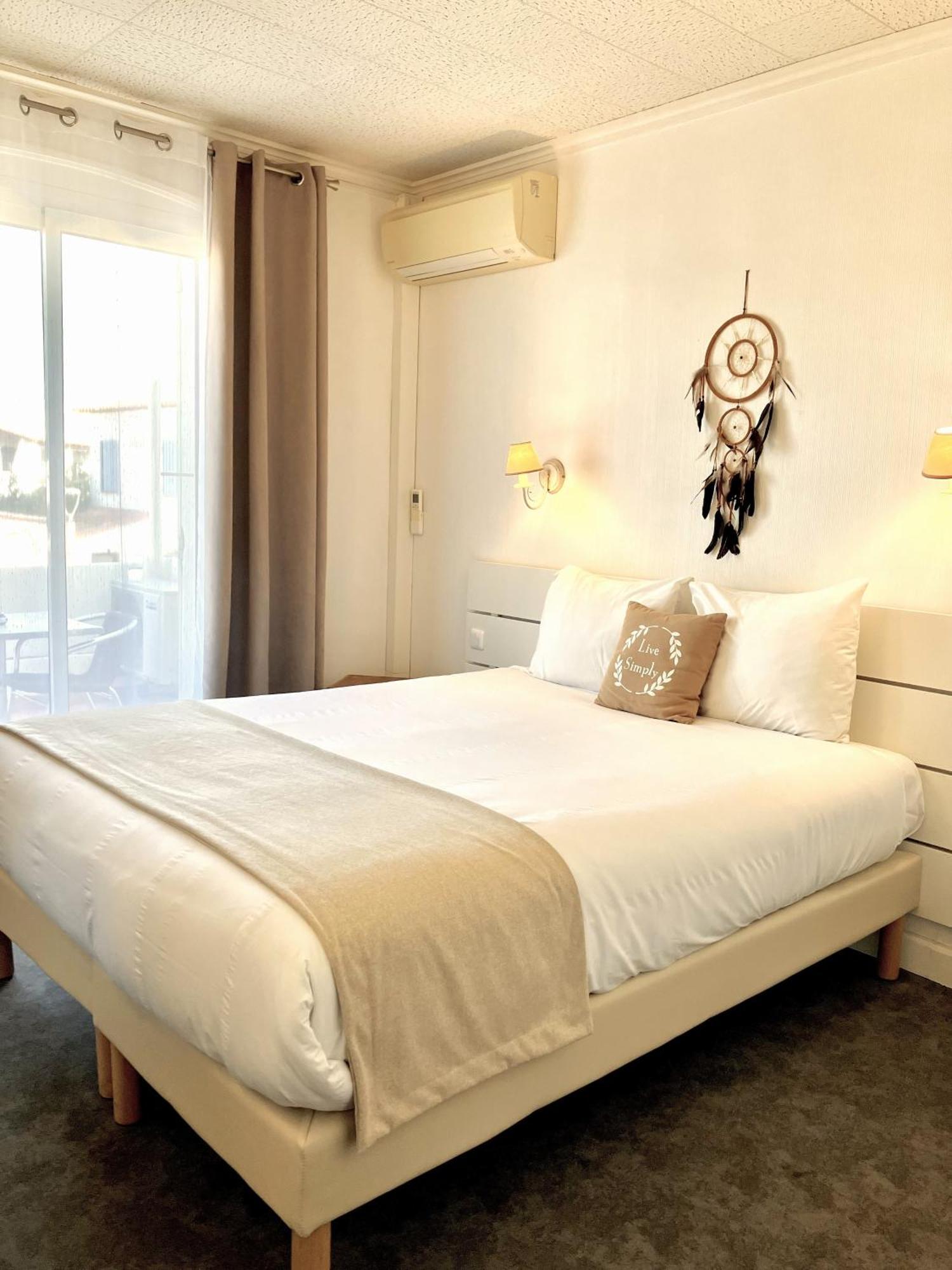 Hotel Lou Marques Saintes-Maries-de-la-Mer Bagian luar foto