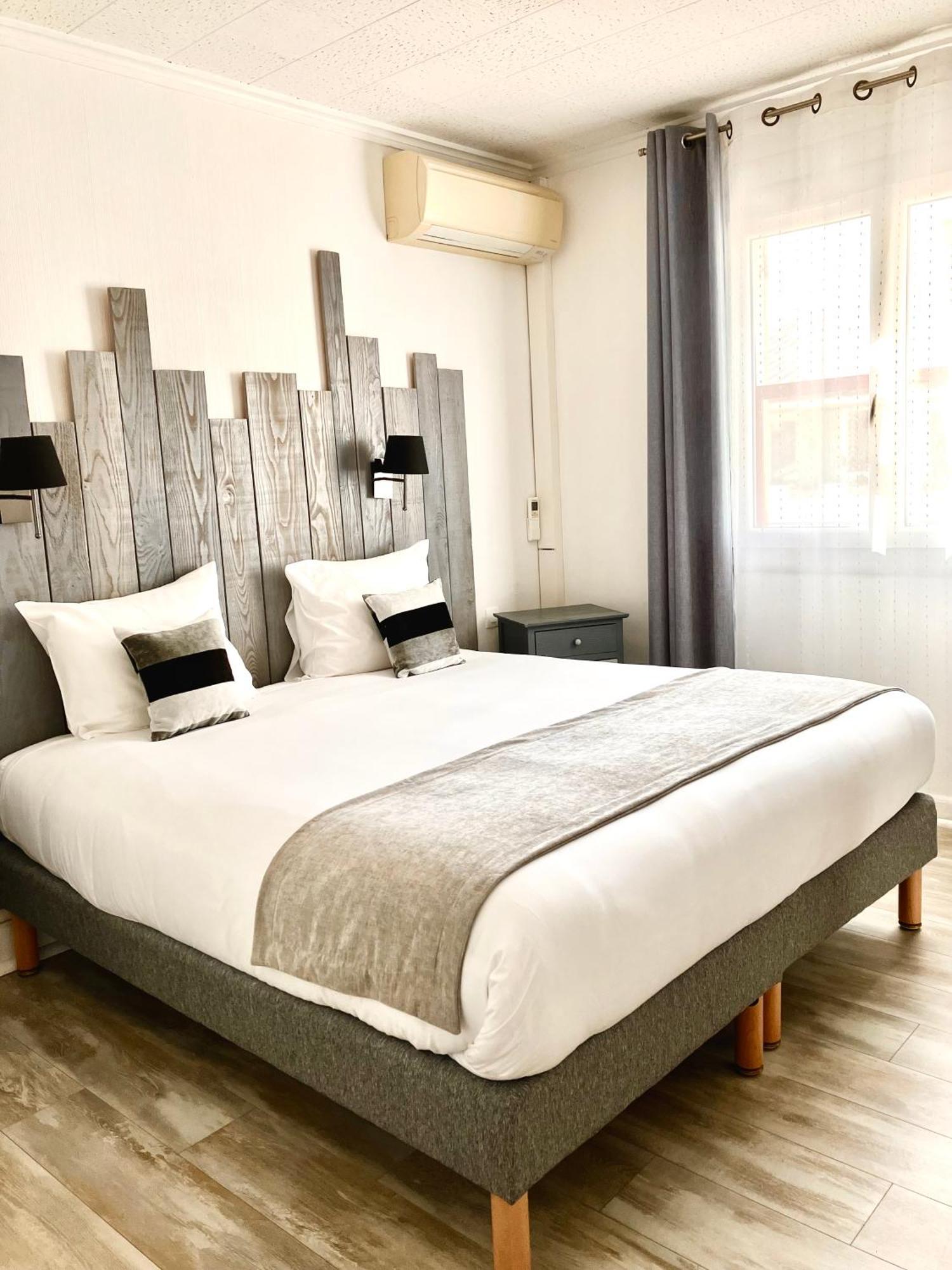 Hotel Lou Marques Saintes-Maries-de-la-Mer Bagian luar foto