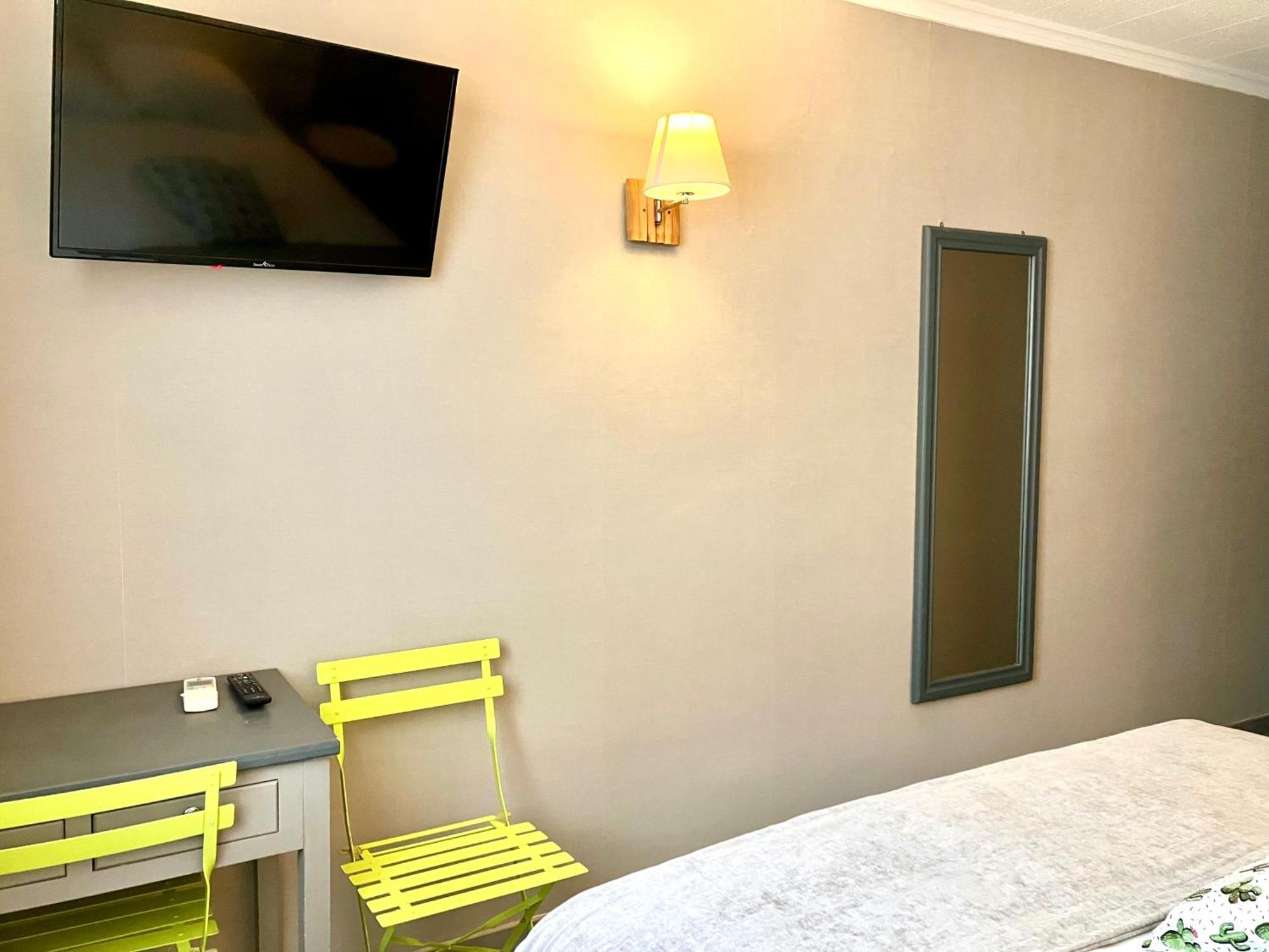 Hotel Lou Marques Saintes-Maries-de-la-Mer Bagian luar foto